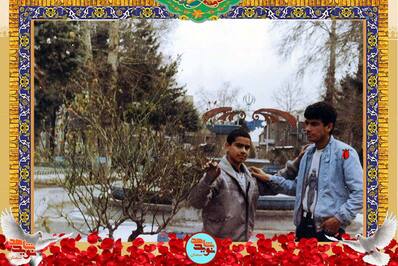 نفر سمت راست شهید حسین باباخانی