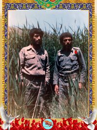 نفر سمت راست شهید غلامعلی صداقتی