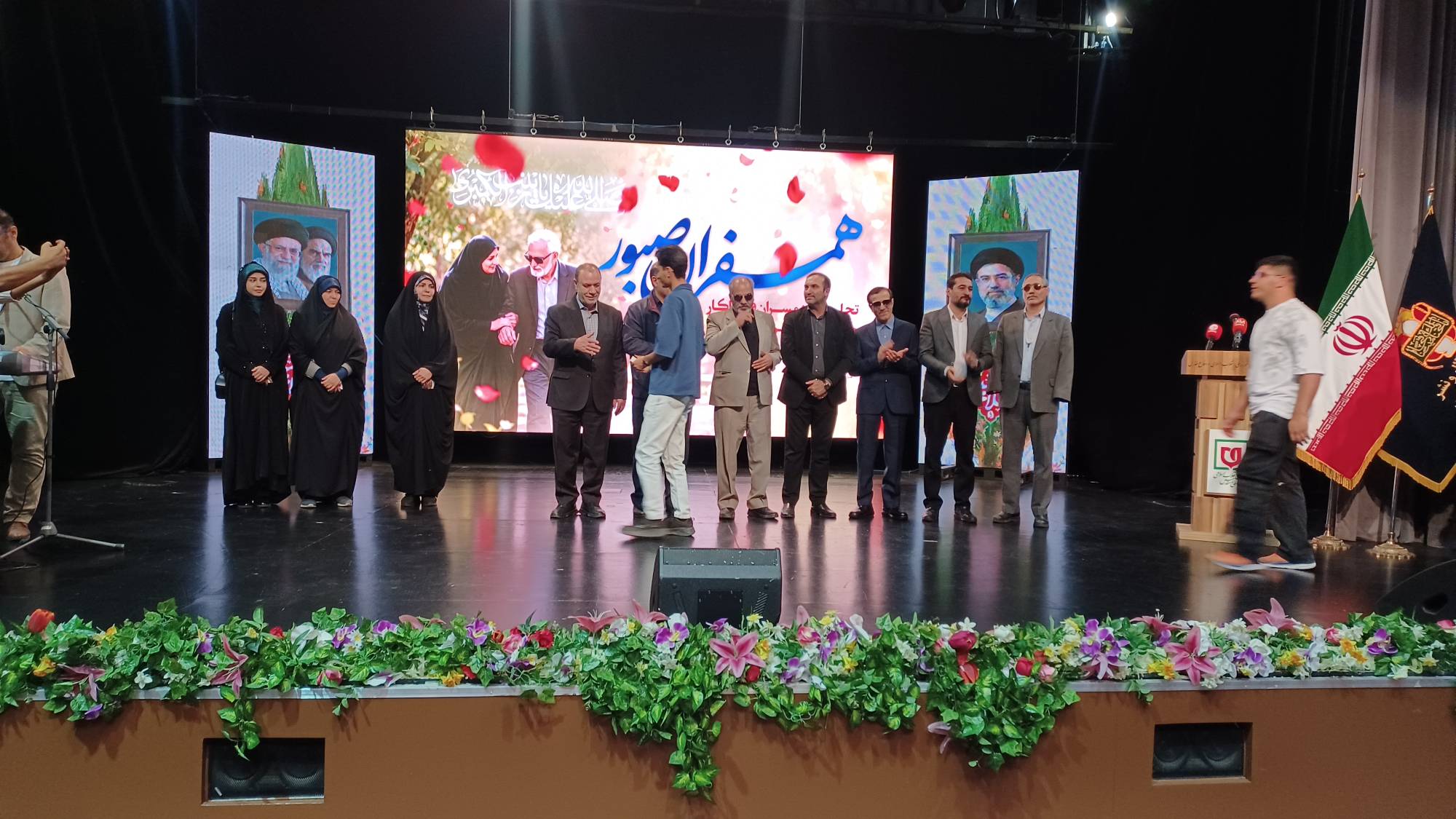 جانبازان بصیر با دیدهی دل حقیقت را لمس کردند/همسران جانبازان، چشمِ روشن و بالِ پرواز خانه هستند جانبازان بصیر با دیدهی دل حقیقت را لمس کردند/همسران جانبازان، چشمِ روشن و بالِ پرواز خانه هستند