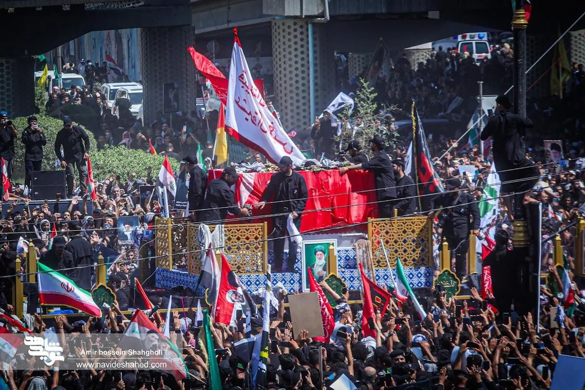 گزارش تصویری اختصاصی نوید شاهد از تشییع پیکر مطهر رهبر شهید انقلاب اسلامی در نجف اشرف