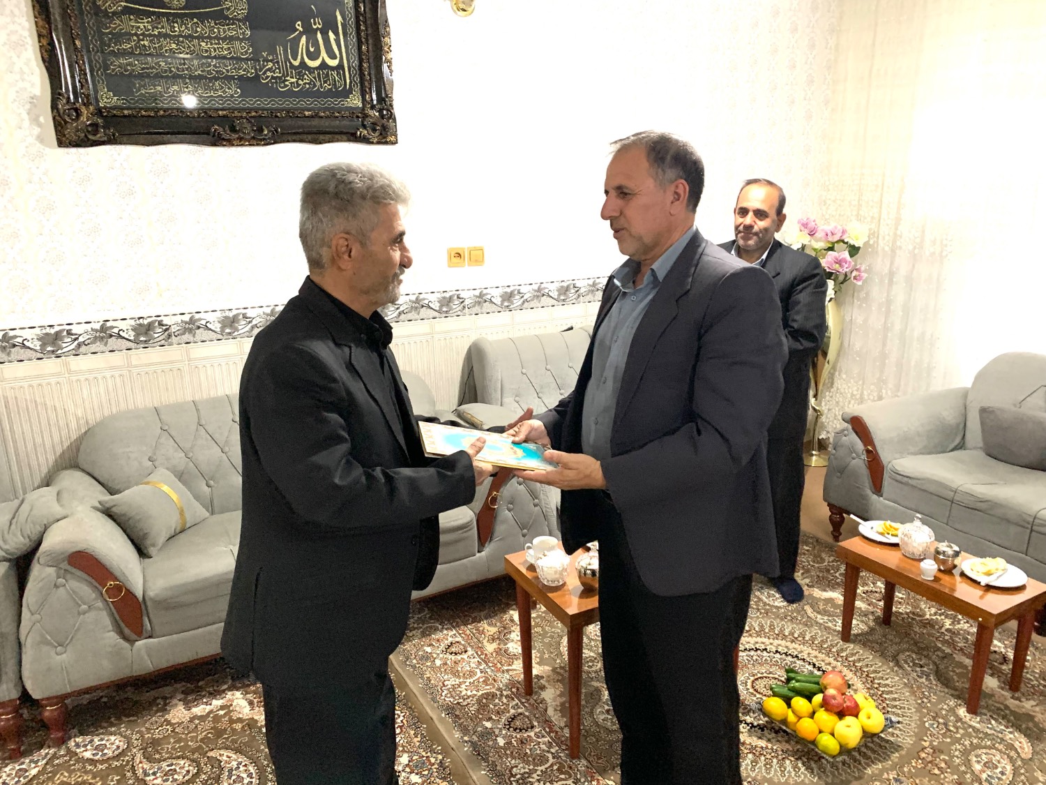 مدیرکل بنیاد شهید کردستان از خانواده شهید گلباغی مرادی و جانباز آزاده باقی روحالهی عیادت کرد مدیرکل بنیاد شهید کردستان از خانواده شهید گلباغی مرادی و جانباز آزاده باقی روحالهی عیادت کرد