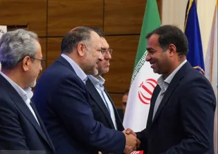 تجلیل از مسئول موزه شهدای بنیاد شهید و امور ایثارگران...